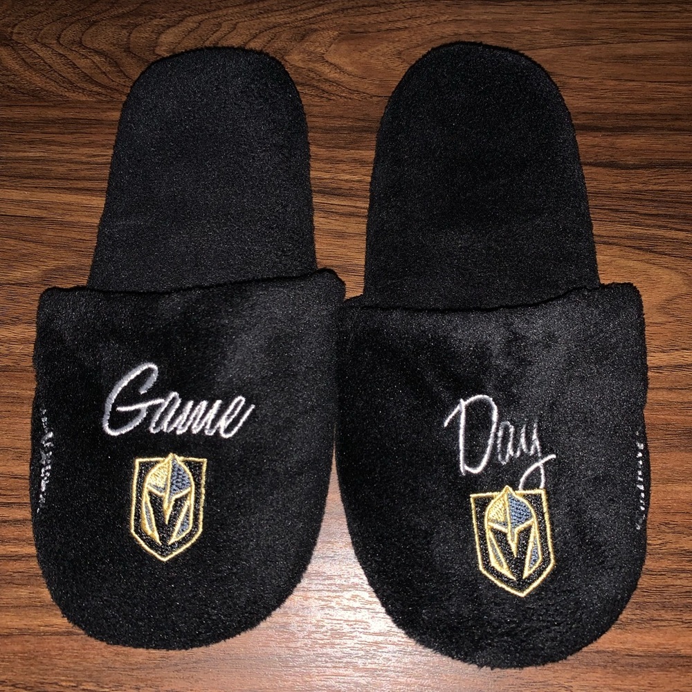 Station Casinos Vegas Golden Knights Slippers 🏒